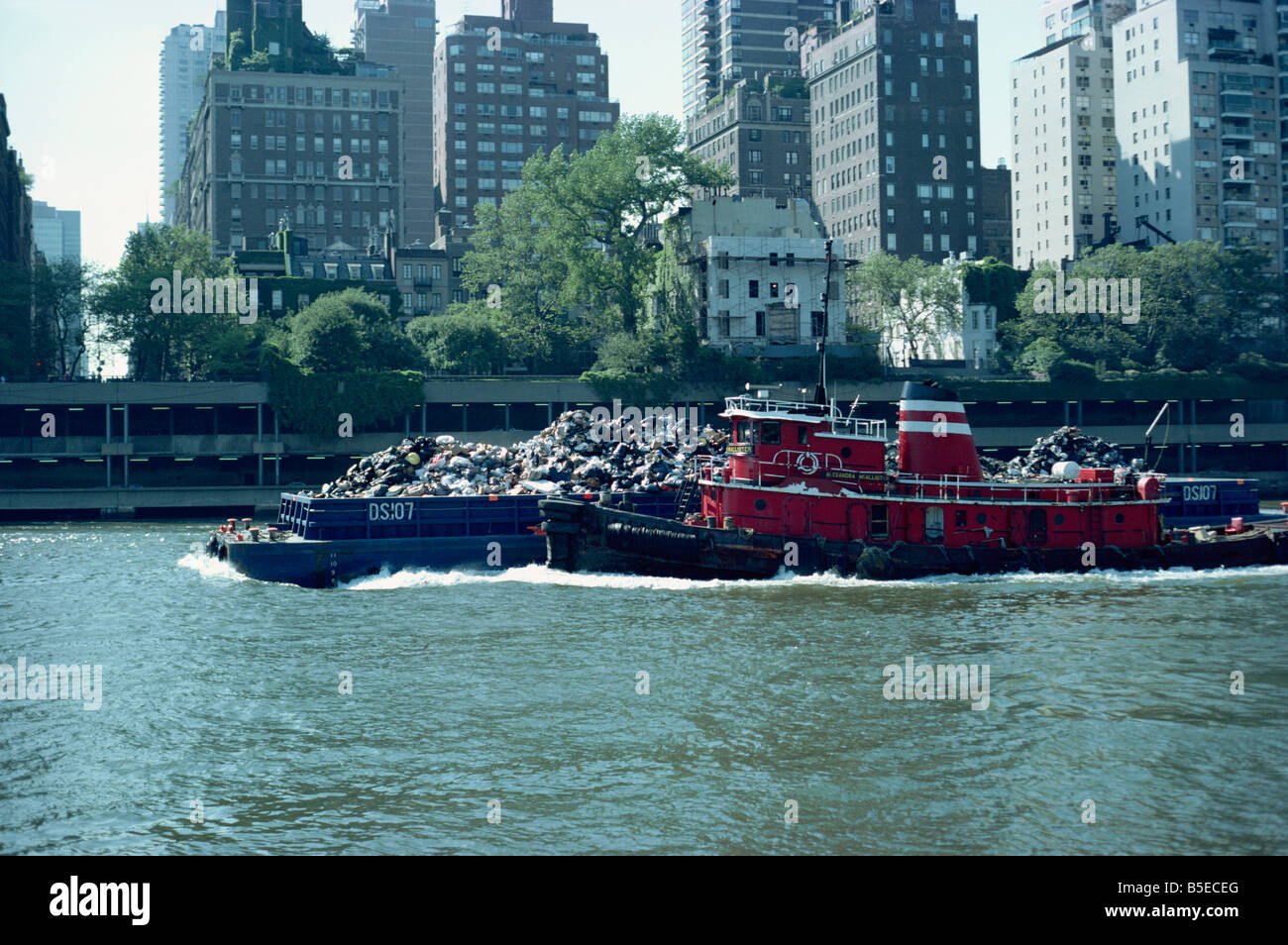 Garbage barge new york city hires stock photography and images Alamy