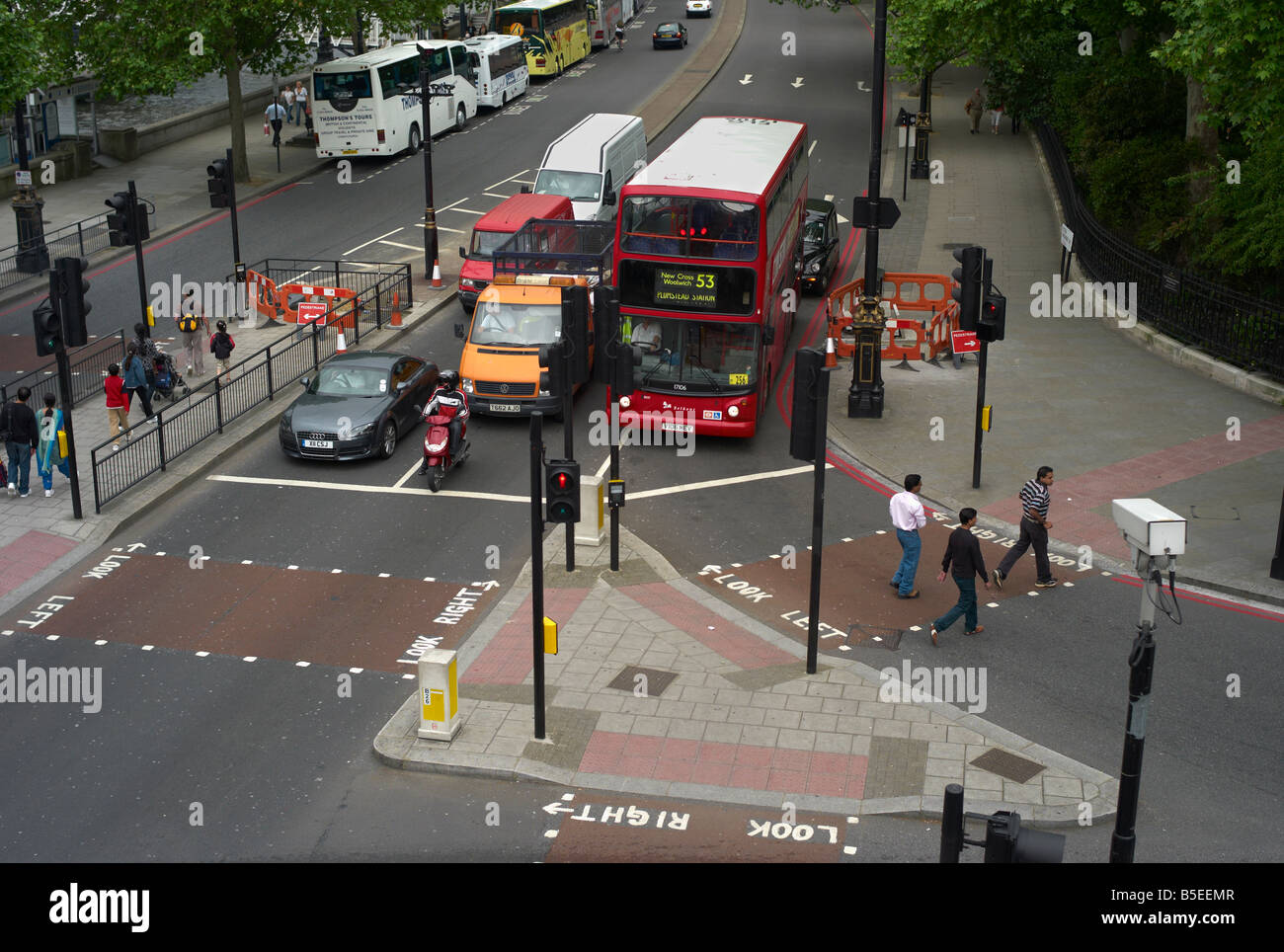 London traffic lights hi-res stock photography and images - Alamy