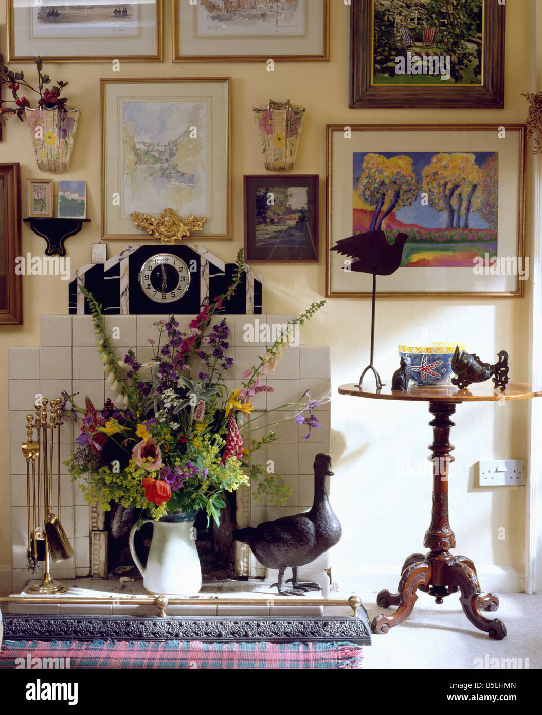 Fireplaces with flowers hi-res stock photography and images - Alamy