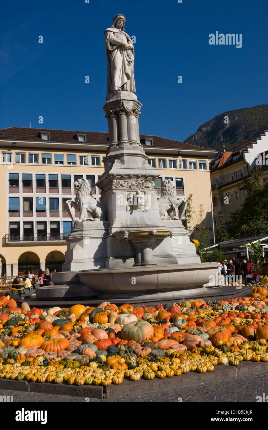 Kürbisfest am Waltherplatz in Bozen. Pumpkin Festival in the Walther Square in Bolzano Alto Adige Trentino South Tyrol Südtirol Stock Photo