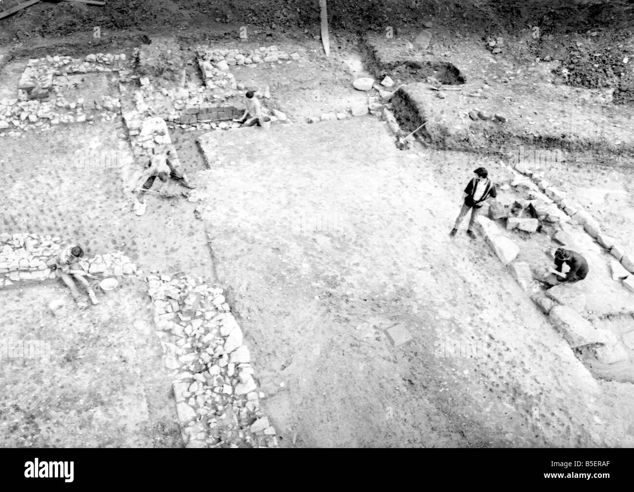 Archaeological Dig At The Former Sudeley Castle Griff Nuneaton It archaeological-dig-at-the-former-sudeley-castle-griff-nuneaton-it