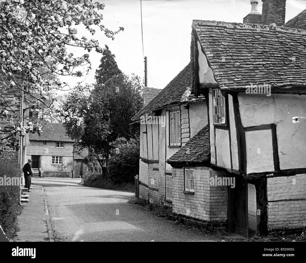 1950s-housing-architecture-black-and-white-stock-photos-images-alamy