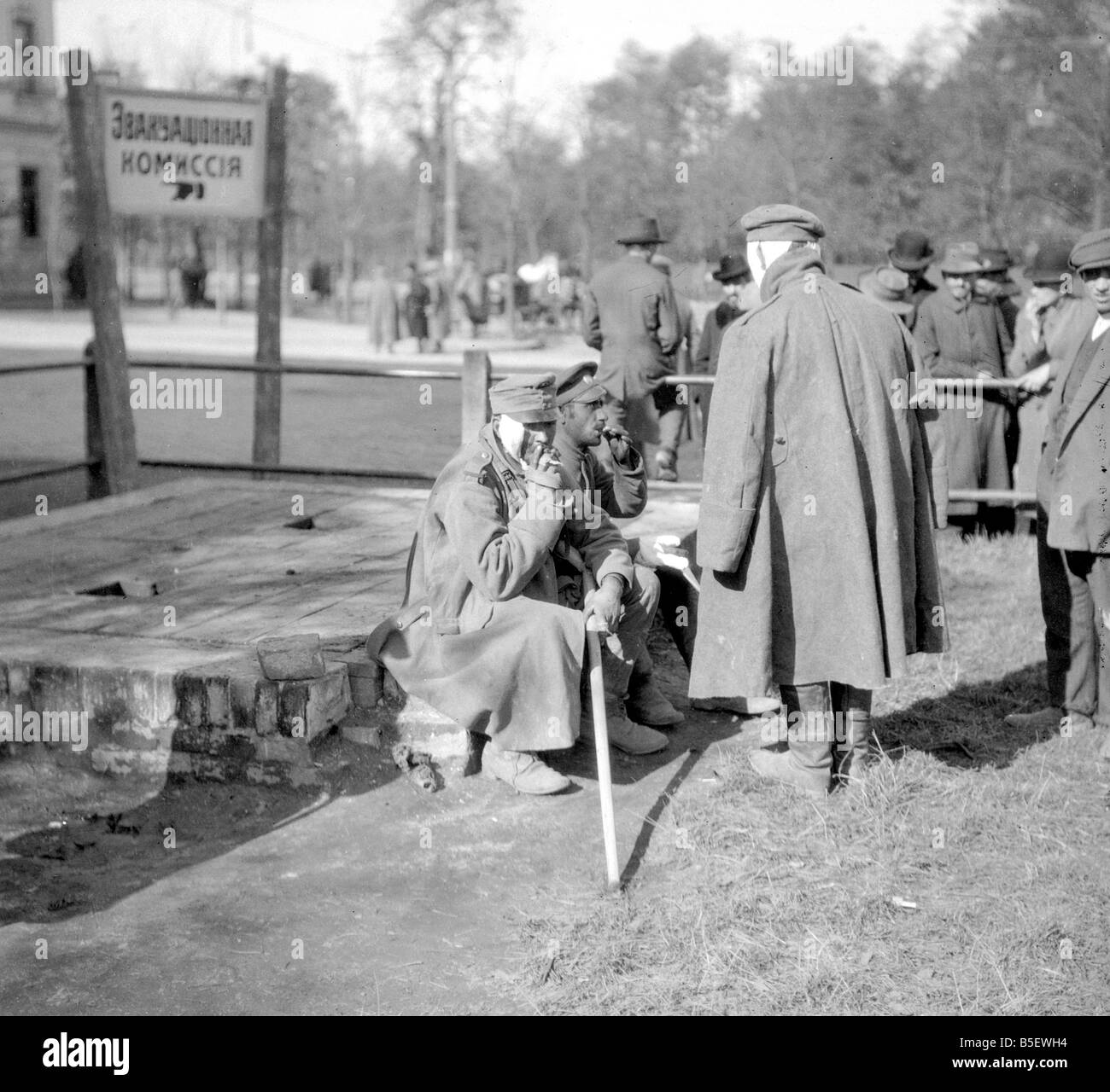 Injured soldiers world war 1 Black and White Stock Photos & Images - Alamy