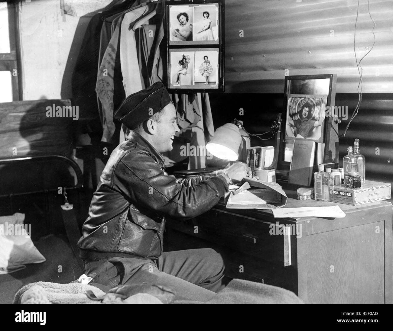 American Eighth Army Air Force troops in England American air crew ...