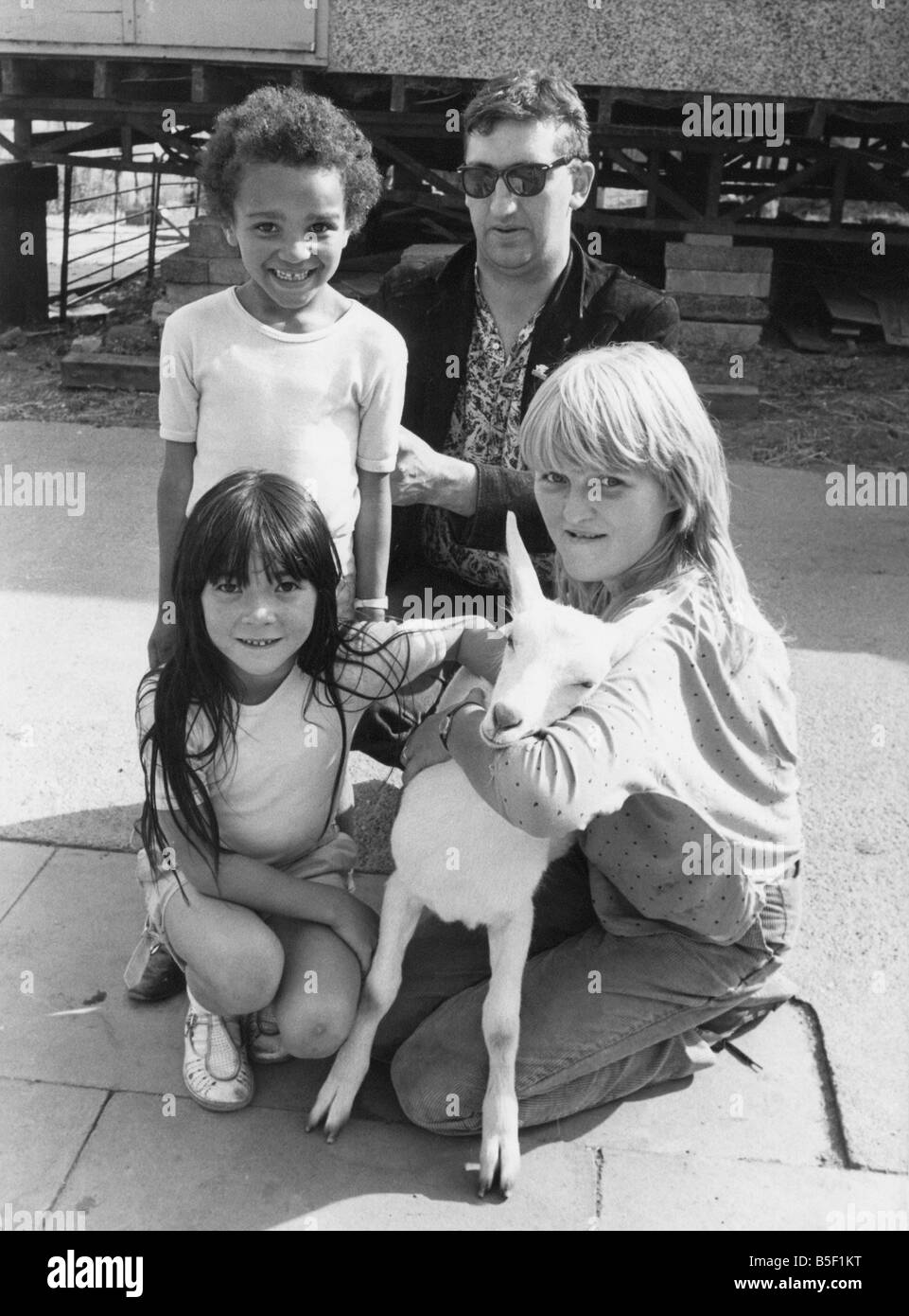 Jimmy Nail visiting Byker City Farm Pictured with Lian Chung Miko Jemba and Alex Wilkinson Stock Photo