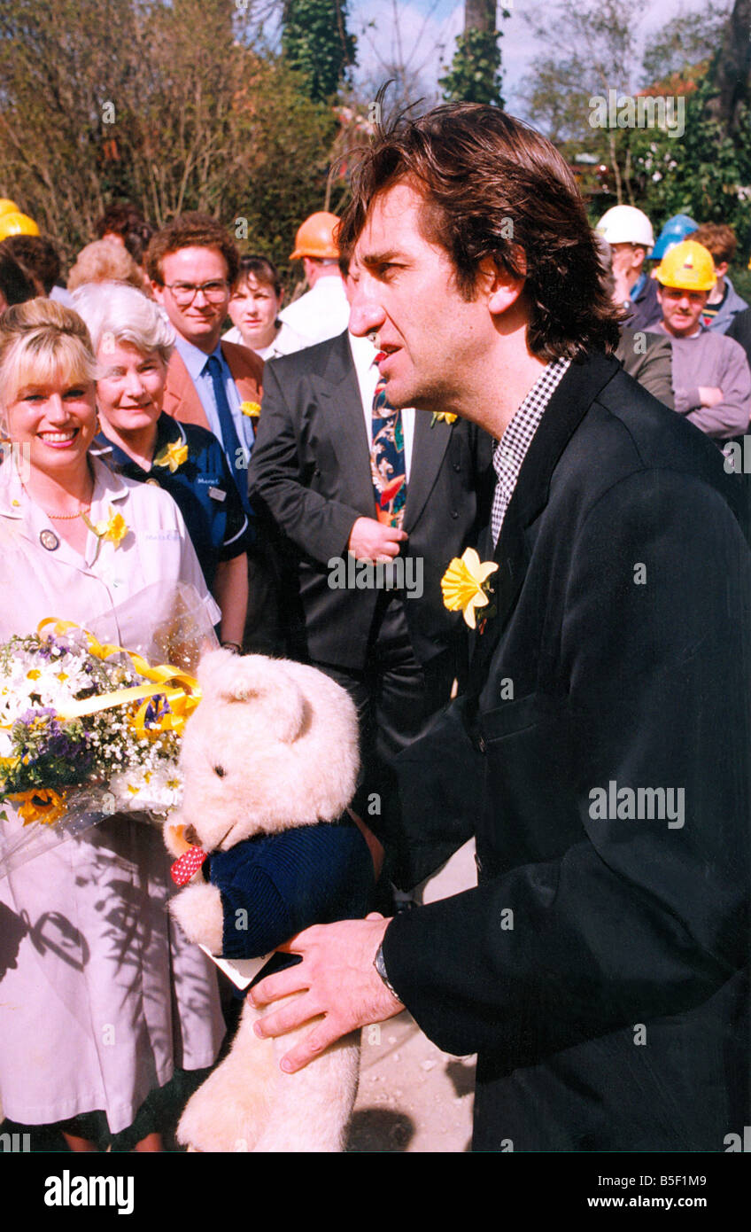 Jimmy Nail at the topping out ceremony for the Marie Curie Cancer Care Hospice in Newcastle 10 04 95 Stock Photo