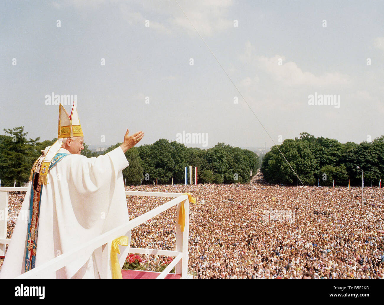 Pope John Paul II Visit to  Scotland June 1982&#13;&#10;addressing a congregation in Glasgow&#13;&#10;&#13;&#10; Stock Photo