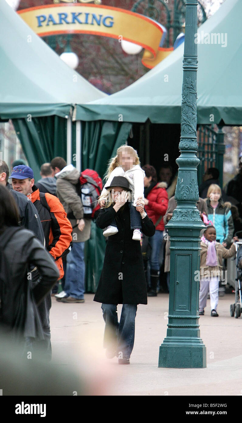 Exclusive Pictures Heather Mills takes daughter Beatrice on a three day break to Disneyland in Paris Heather accompanied by a female friend and a burly boduguard spent 4 000 on the mini break after an arduous two week divorce battle with estranged husband Sir Paul McCartney in ther High Court Stock Photo