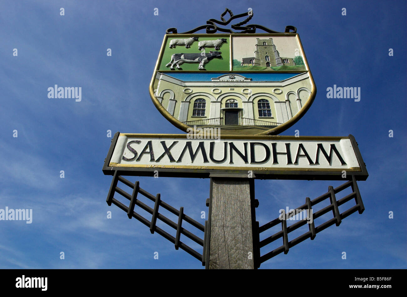 The sign for the historic english village of Saxmundham Stock Photo Alamy