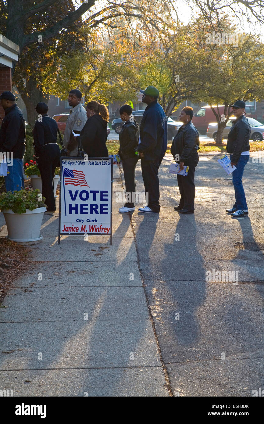 People wait to vote in Detroit in 2008 Presidential election Stock Photo