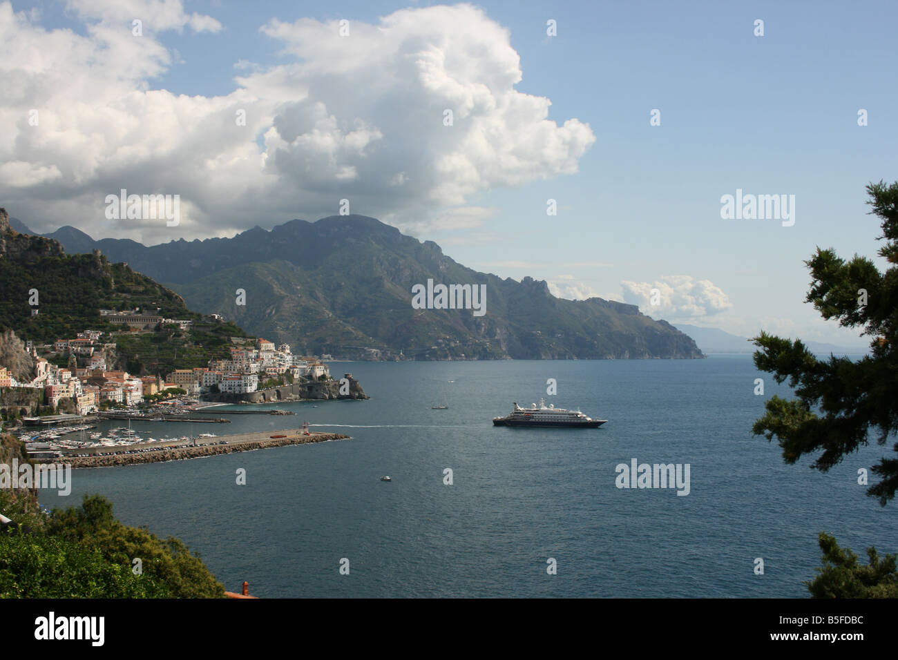 Italy amalfi cruise ship hi-res stock photography and images - Alamy