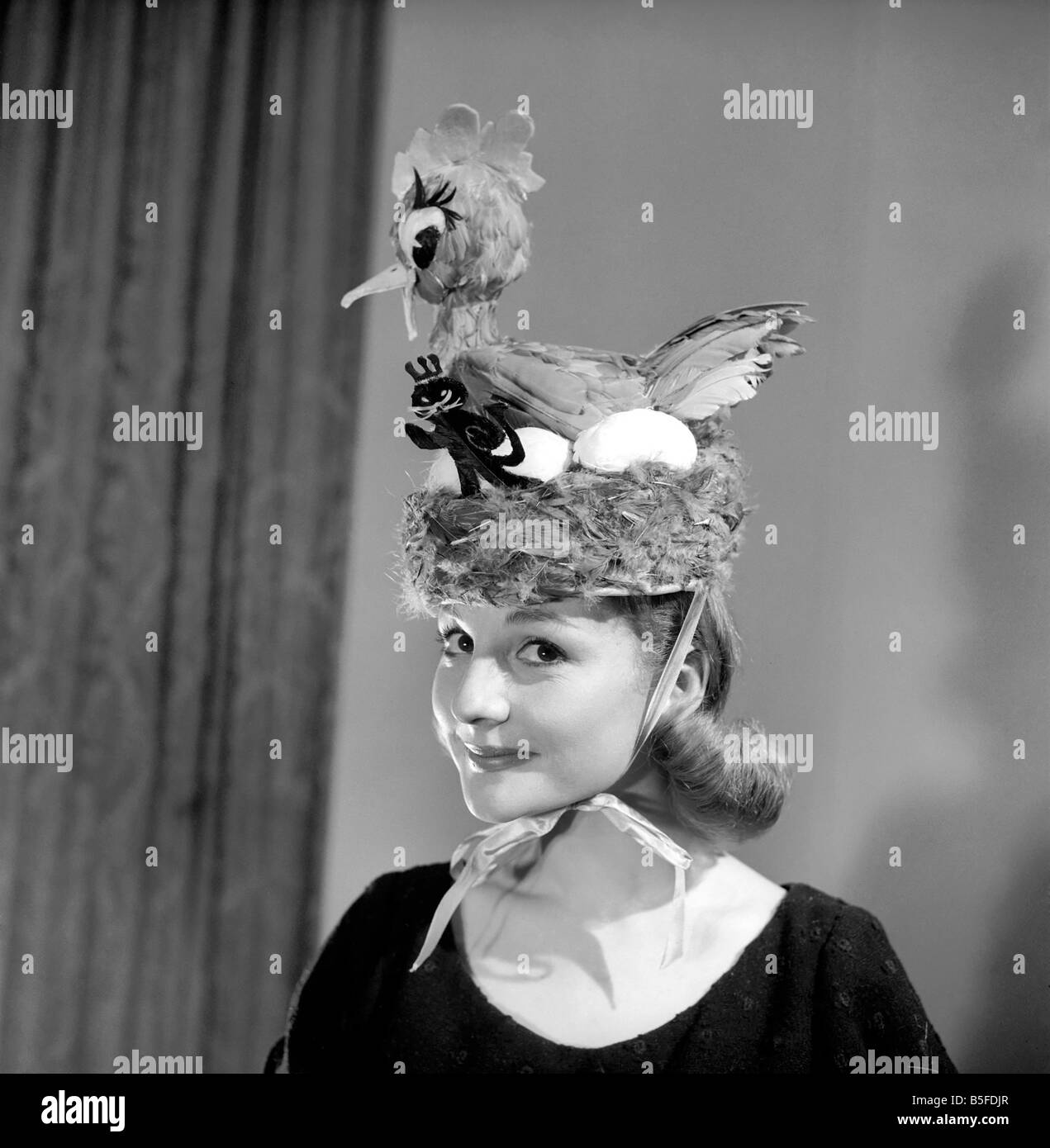 Feather hats hi-res stock photography and images - Alamy