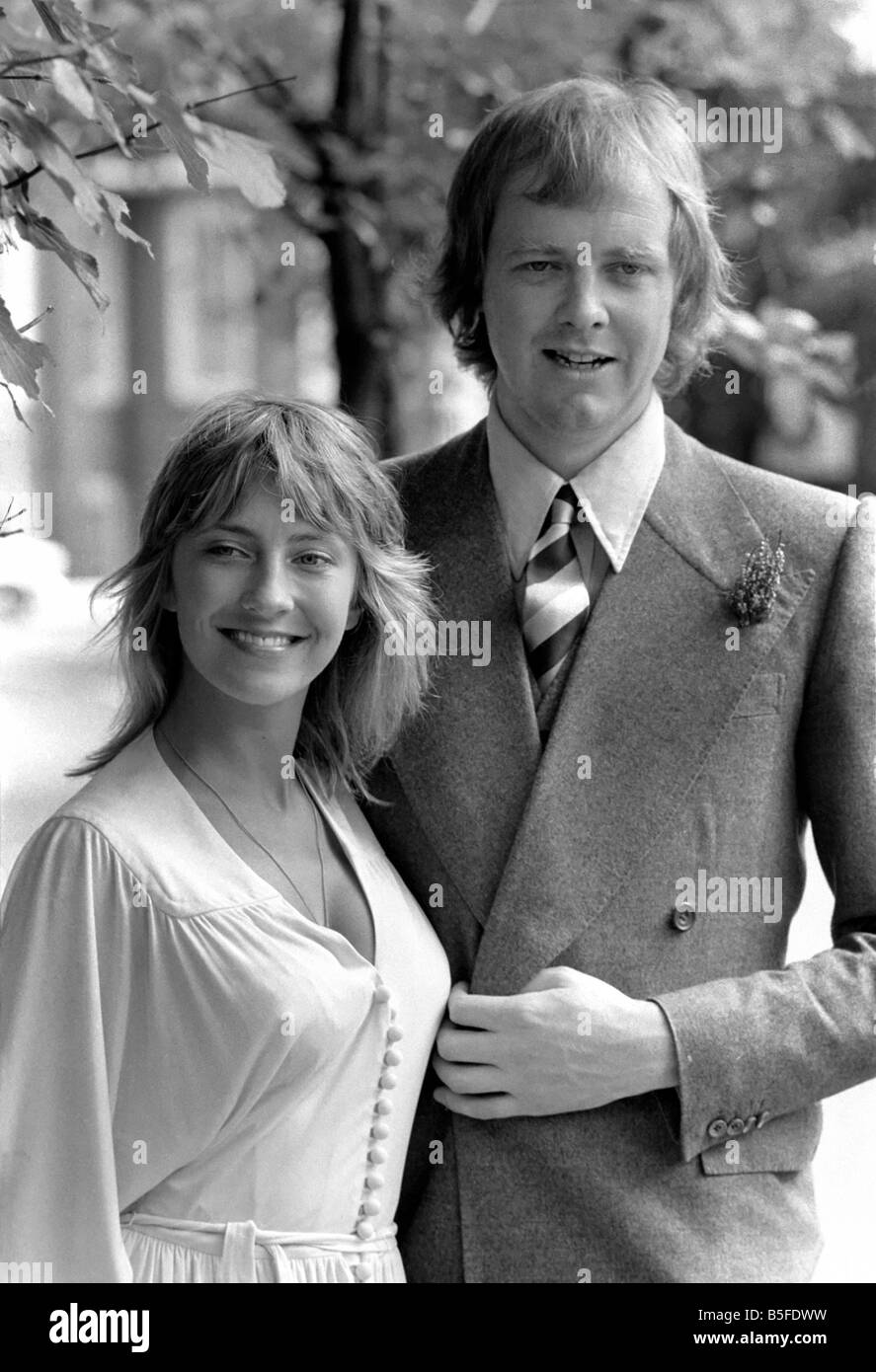 tilnærmelse Zealot vagt Wedding: Composer Tim Rice to Jane McIntosh. August 1974 S74-4959-001 Stock  Photo - Alamy