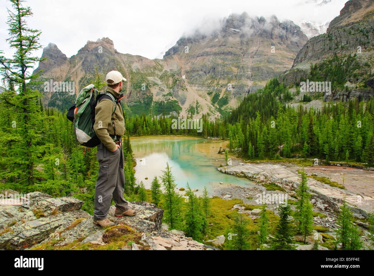 Hiking in yoho national park hi-res stock photography and images - Alamy