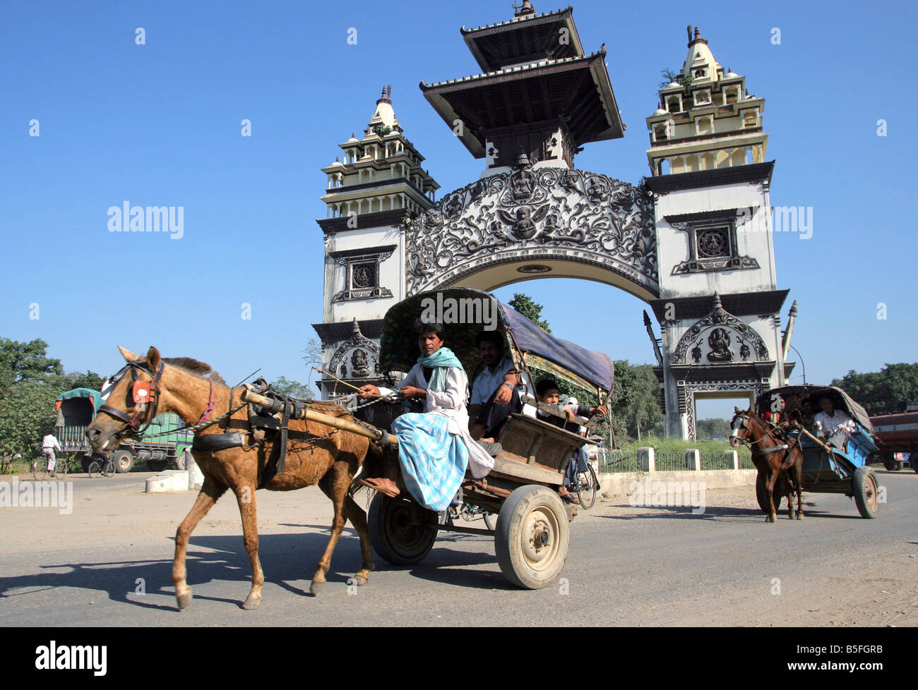 Nepal+India: Gate marks the border between India and Nepal at the nepalese town of Birgunj Stock Photo