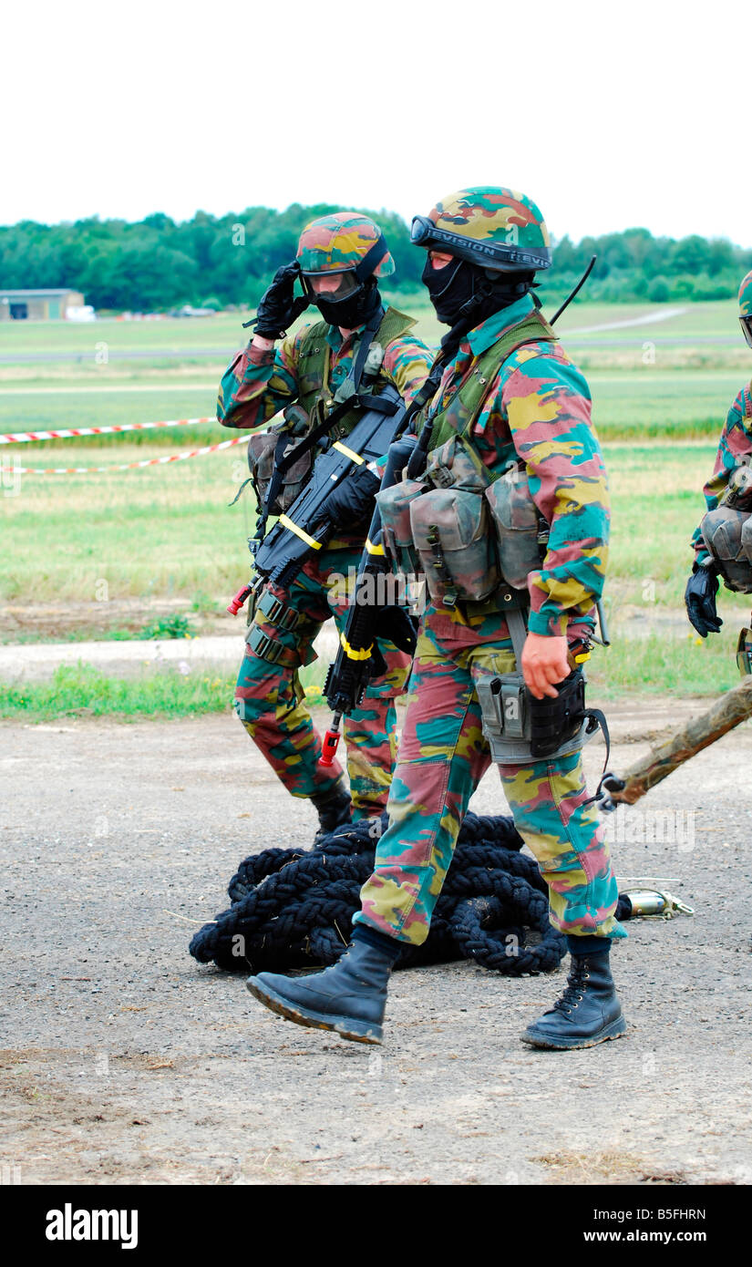 Soldiers of the Special Forces Group and a sniper of the Belgian Army