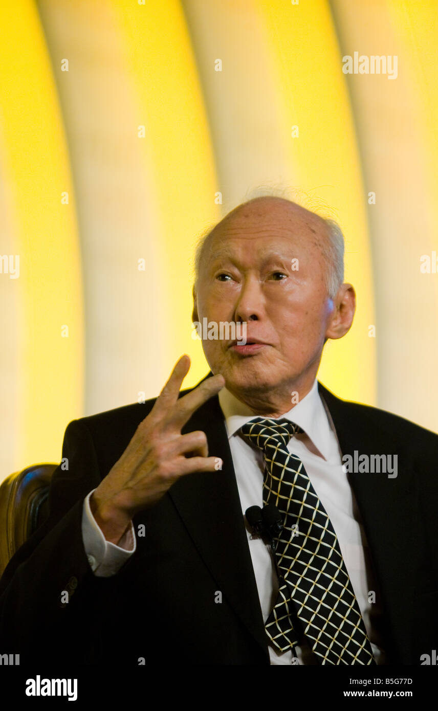 Singapore Former Prime Minister Lee Kuan Yew Delivers The Inaugural Stock Photo Alamy