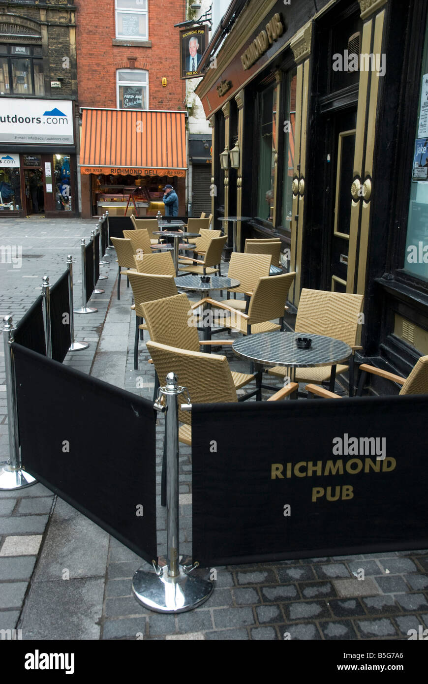 Richmond pub outside smoking area, Liverpool Stock Photo Alamy