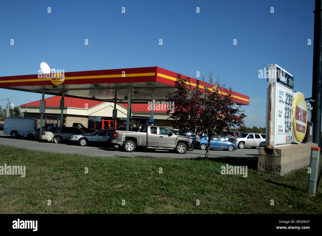 Corner view of American Indian Reservation Sac & Fox gas station showing price sign marquee and line during run on station. Stock Photo