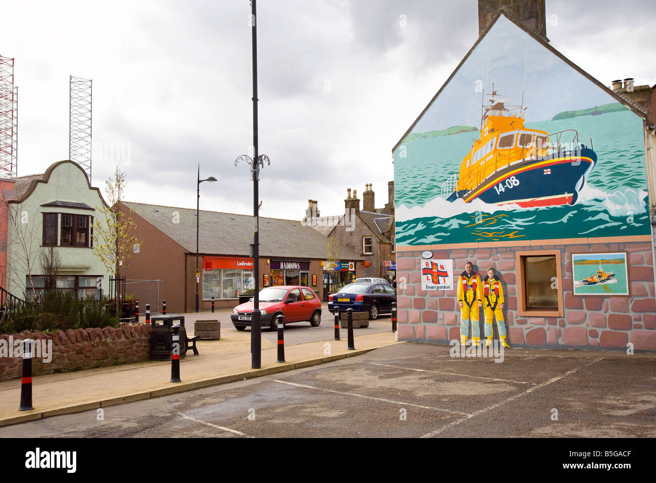 Painting of Scottish RNLI rescue boat. Invergordon high street art