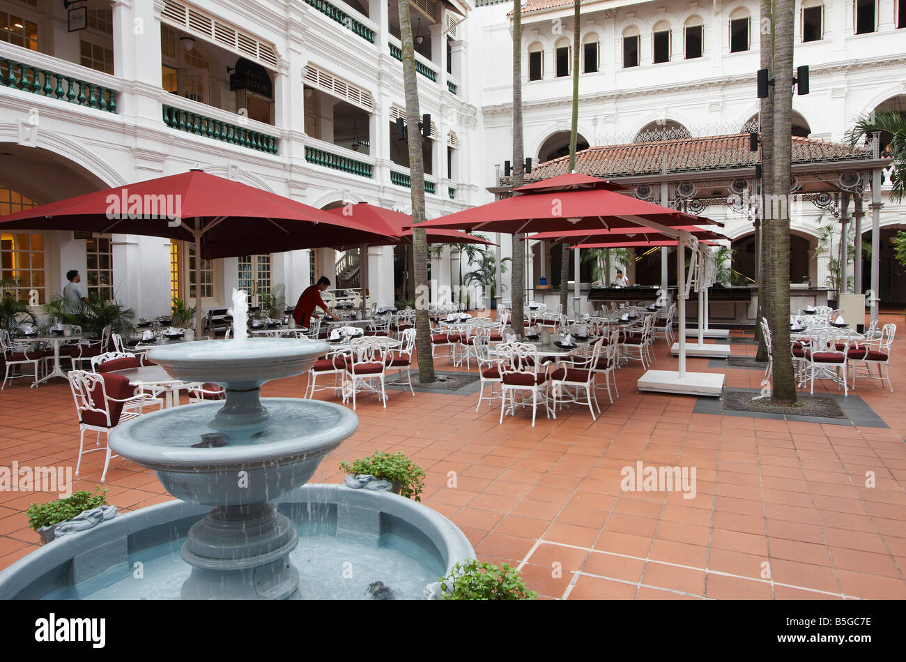 Gazebo Bar In Courtyard Of Raffles Hotel Singapore Stock Photo