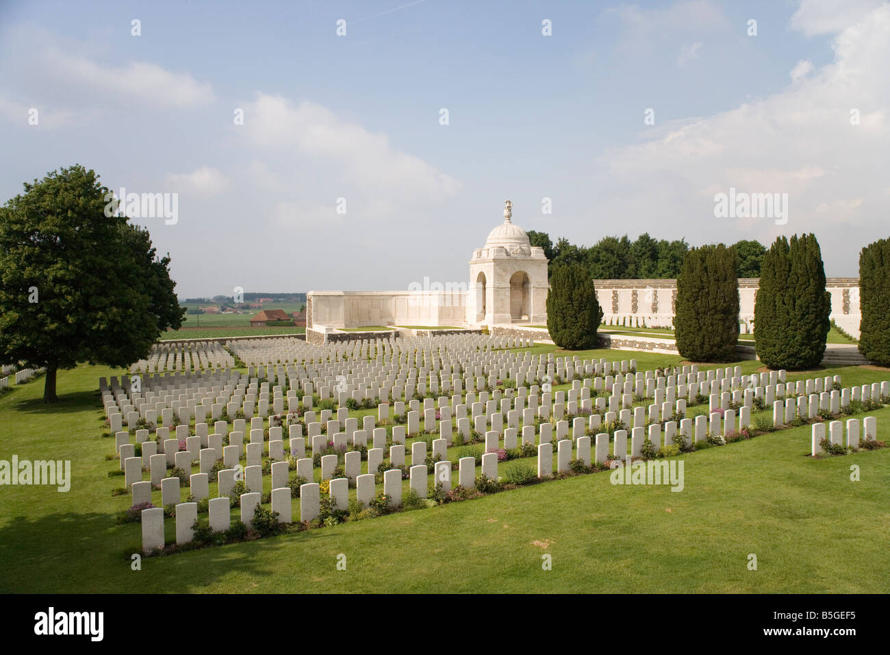 Tyne Cot Commonwealth War Graves cemetery on the Passchendaele ridge,Flanders, the largest British cemetery in the world Stock Photo
