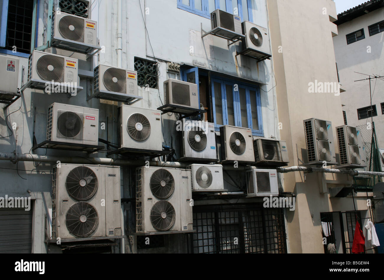 Outside wall mounted air conditioning hires stock photography and