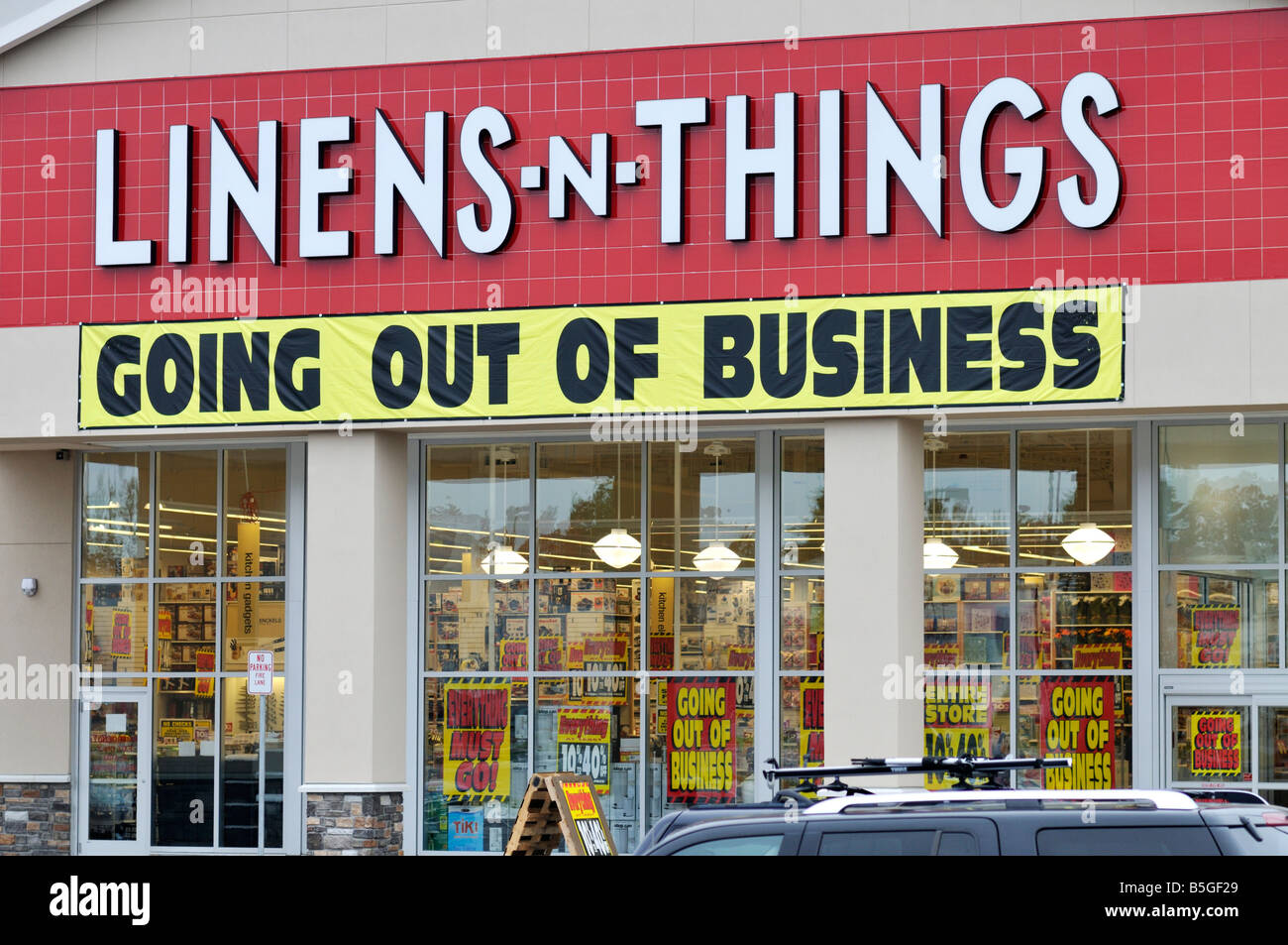 Exterior of Linens n Things retail store  going out of business bankruptcy sale. Stock Photo
