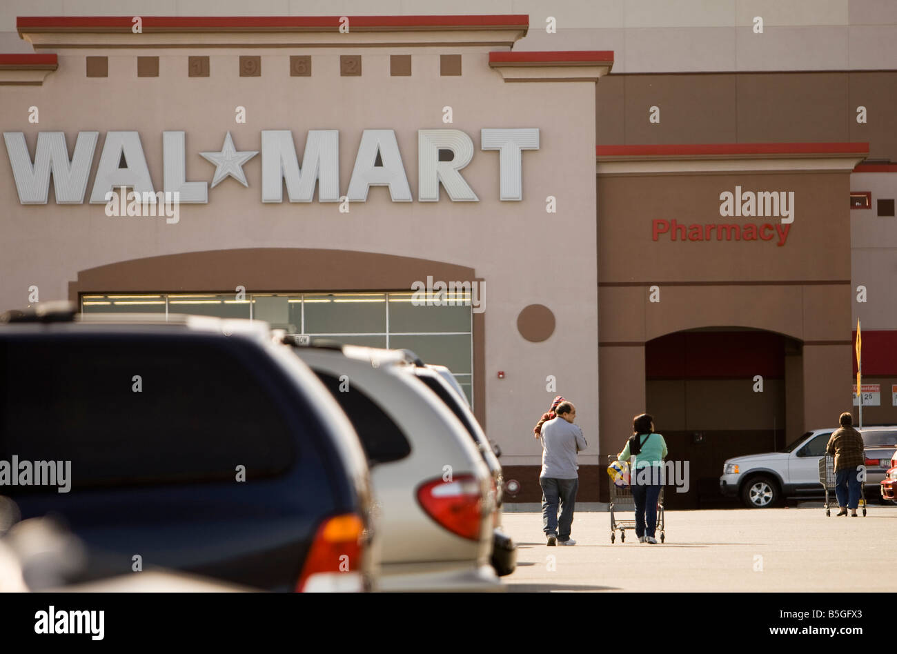 Shoppers at a Wal Mart store Stock Photo - Alamy