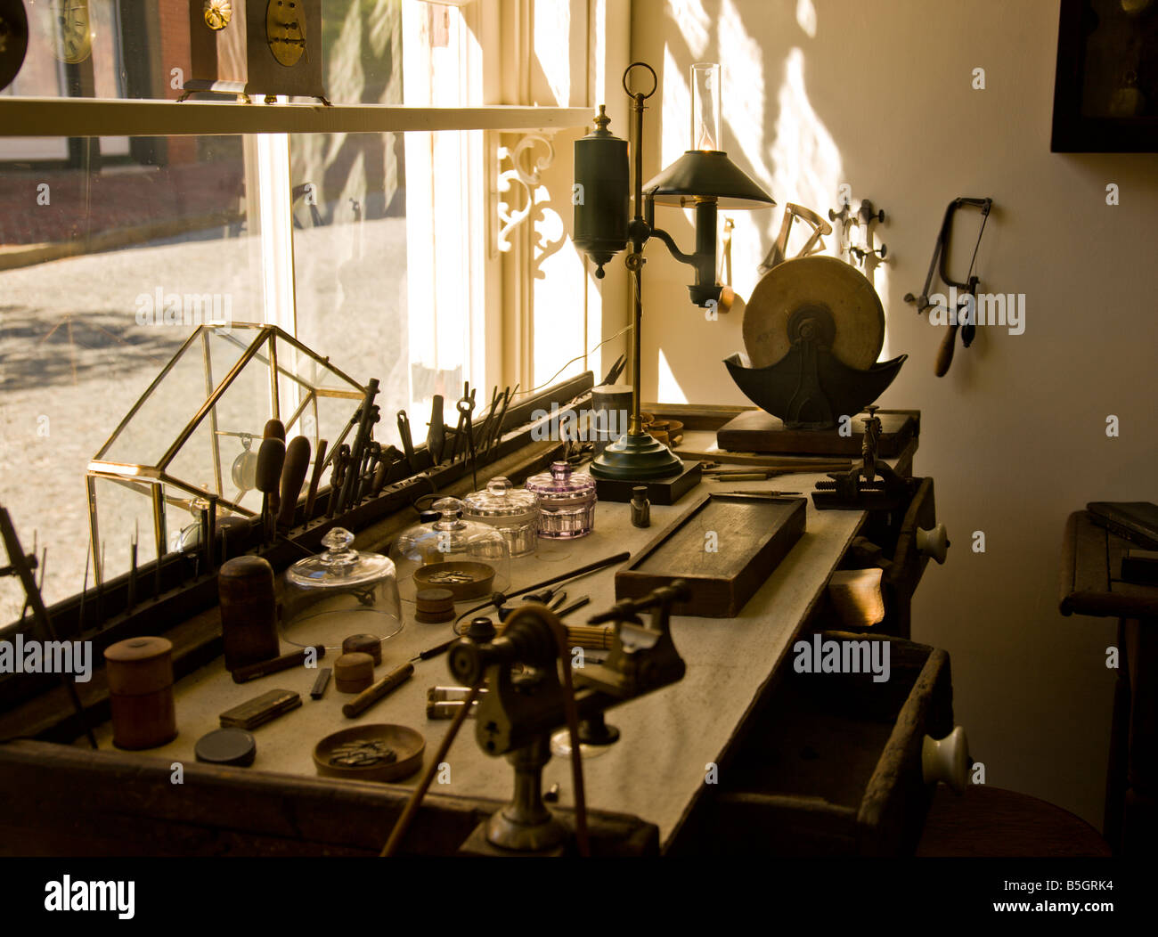 Jewelers bench hi-res stock photography and images - Alamy