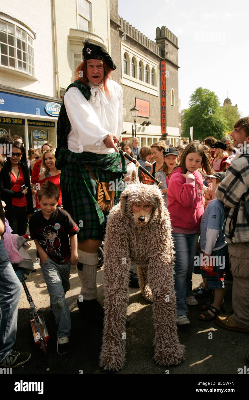 Brighton Art Festival Street Entertainers Stock Photo Alamy