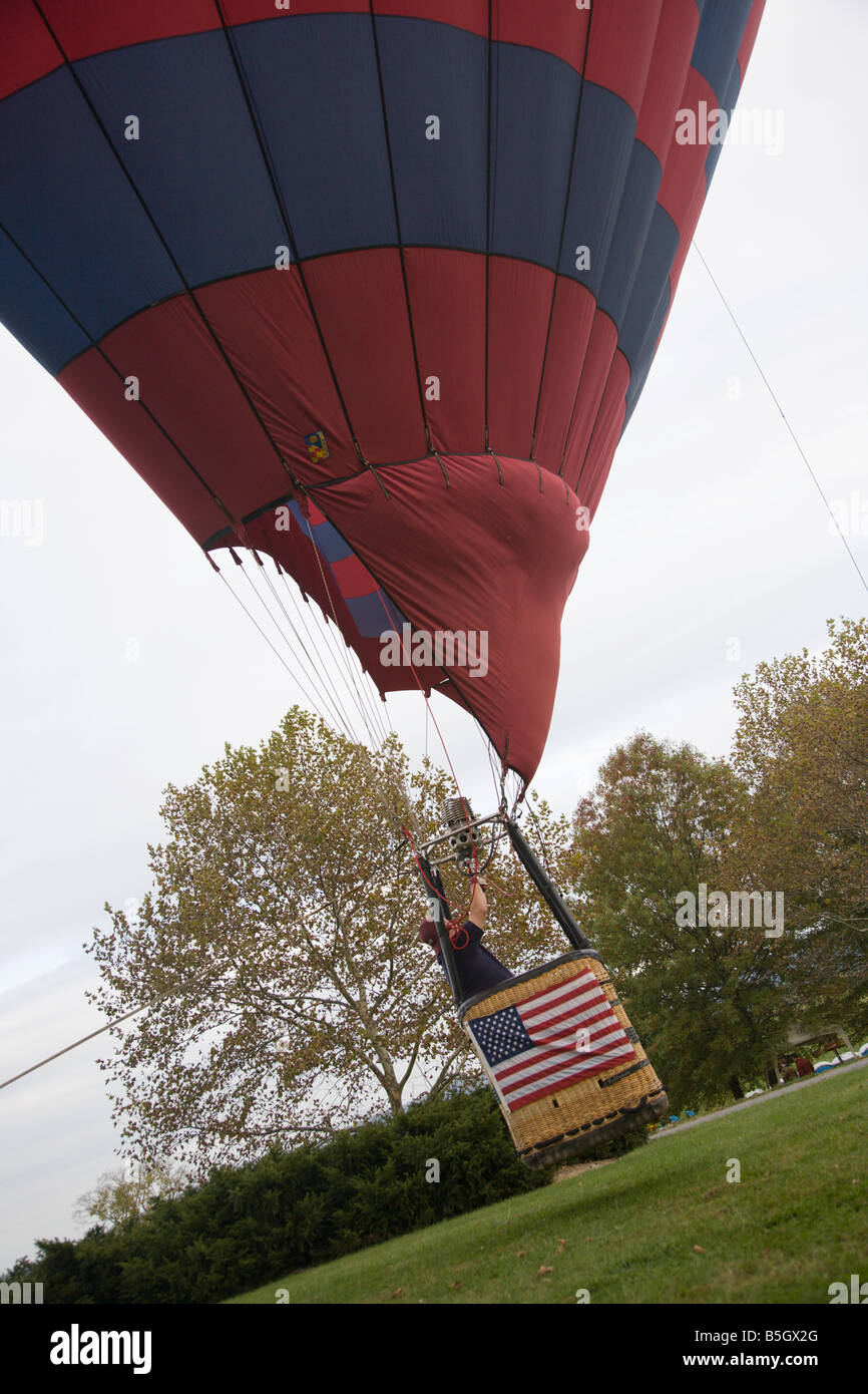 BB&T hot air balloon starts to go up at the 2008 Shenandoah Valley Hot