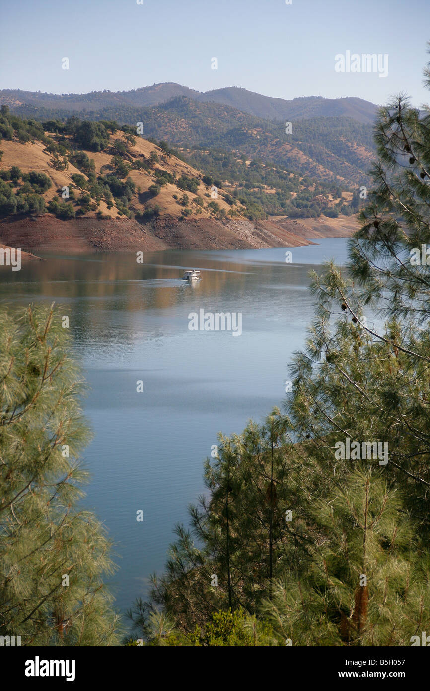 A boat on the New Don Pedro Reservoir in California Stock Photo Alamy