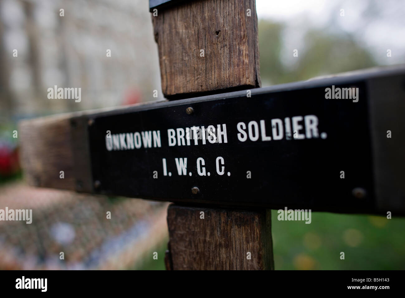 The original cross from the grave of the Unknown British Soldier from WW1 on display at the Field of Remembrance in the grounds Stock Photo