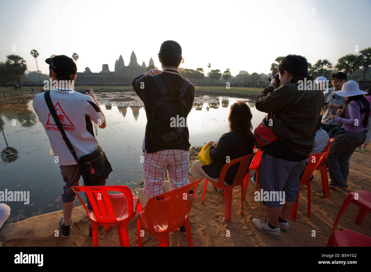 Cambodia women hi-res stock photography and images - Page 18 - Alamy