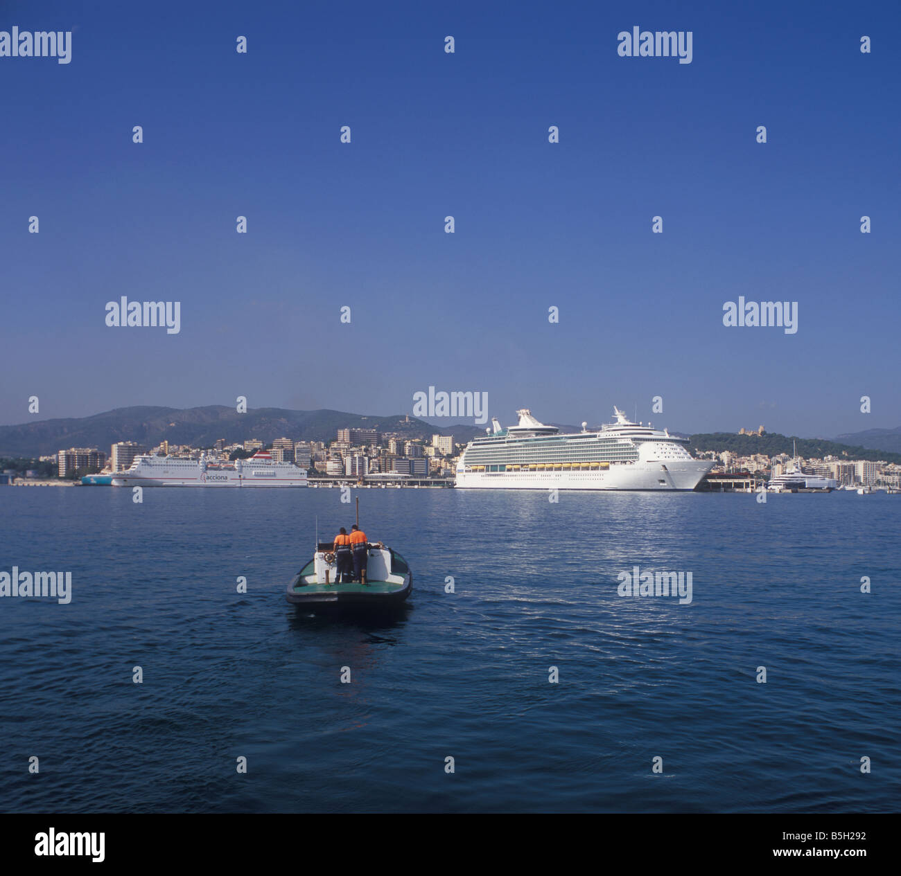 Royal Caribbean International Cruise Ship 'Navigator of the Seas' in the Port of Palma de Mallorca, Balearic Islands, Spain. Stock Photo