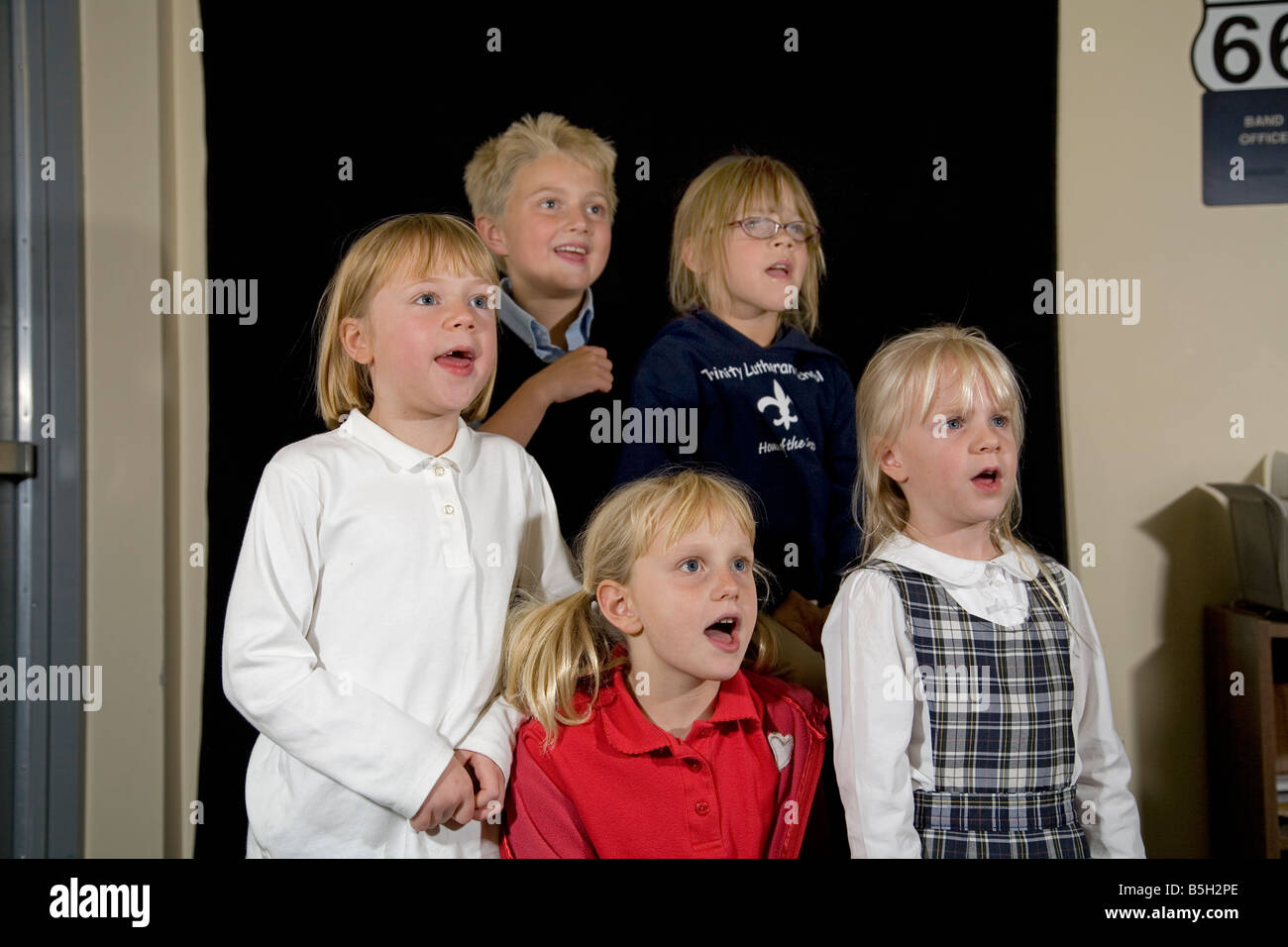 USA AMERICA OREGON A children s choir sings an old folk song at a rehersal in Bend Oregon Stock Photo