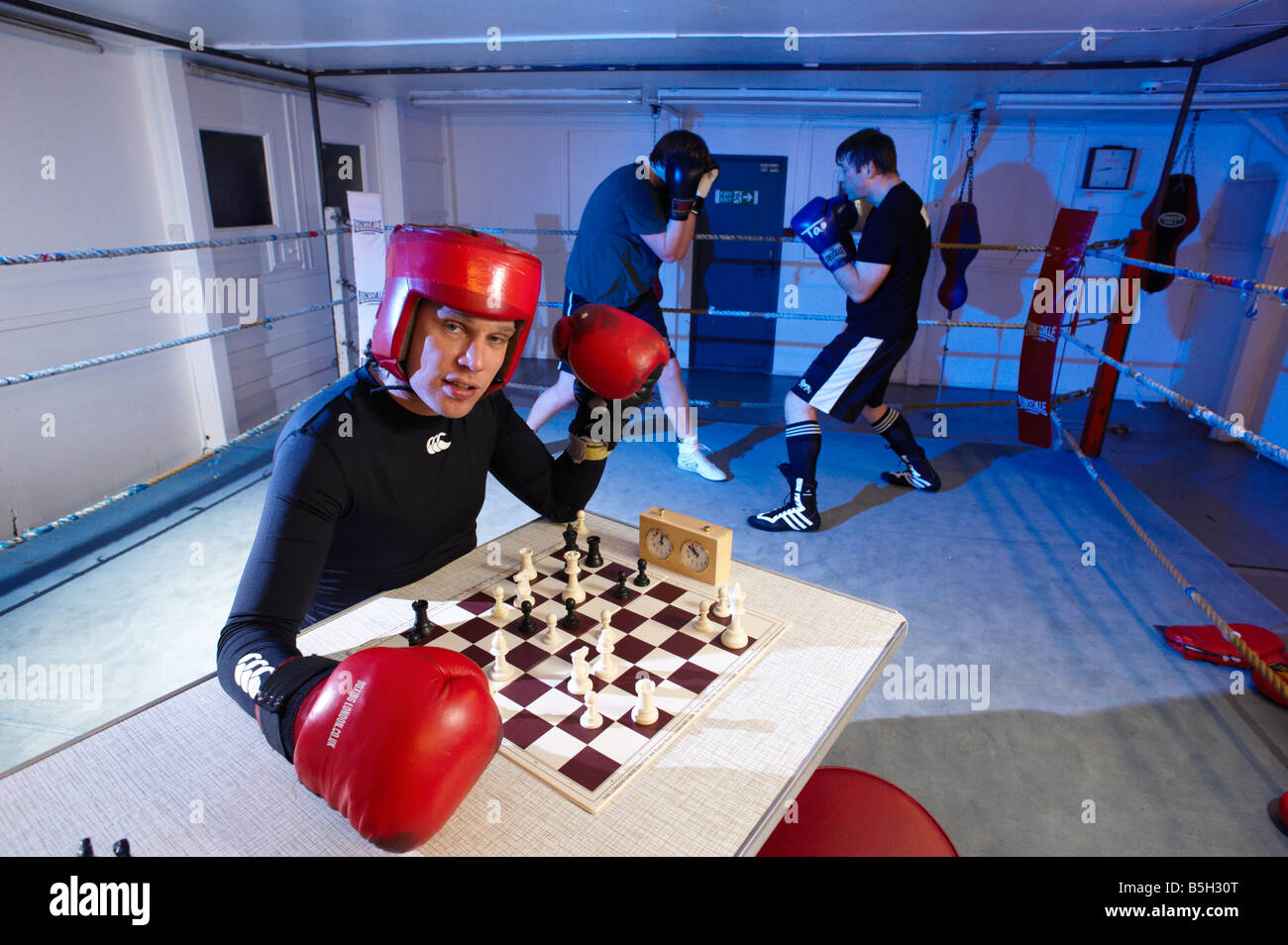 Chess boxing hi-res stock photography and images - Alamy