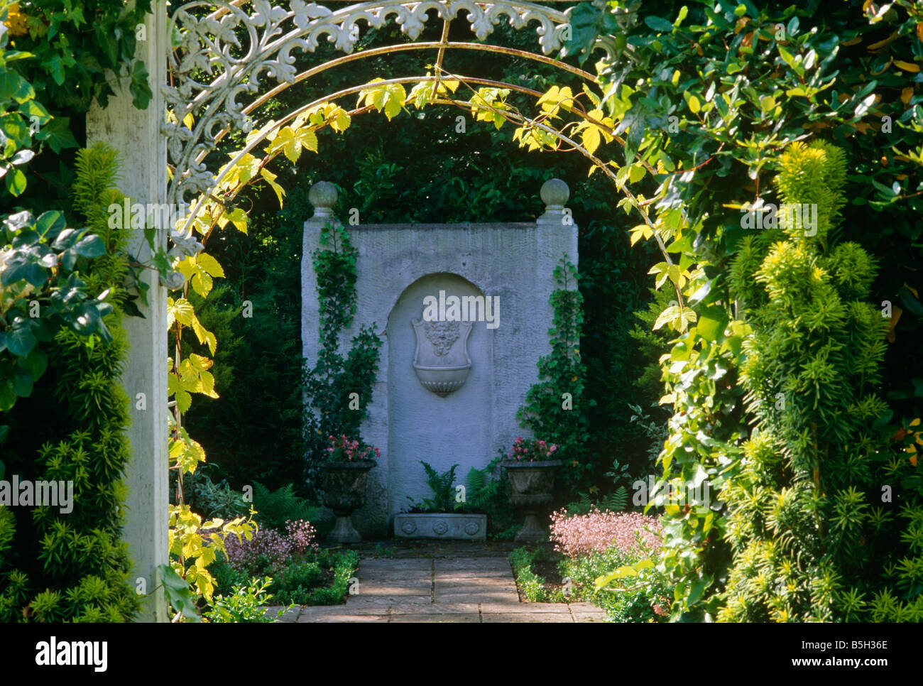 Garden arch & ornamental wall Stock Photo - Alamy