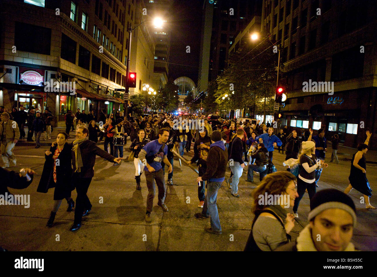 Seattle, 04.11. 2008. People gather spontaneously on the streets of Seattle to celebrate the historic victory of Barack Obama. Stock Photo