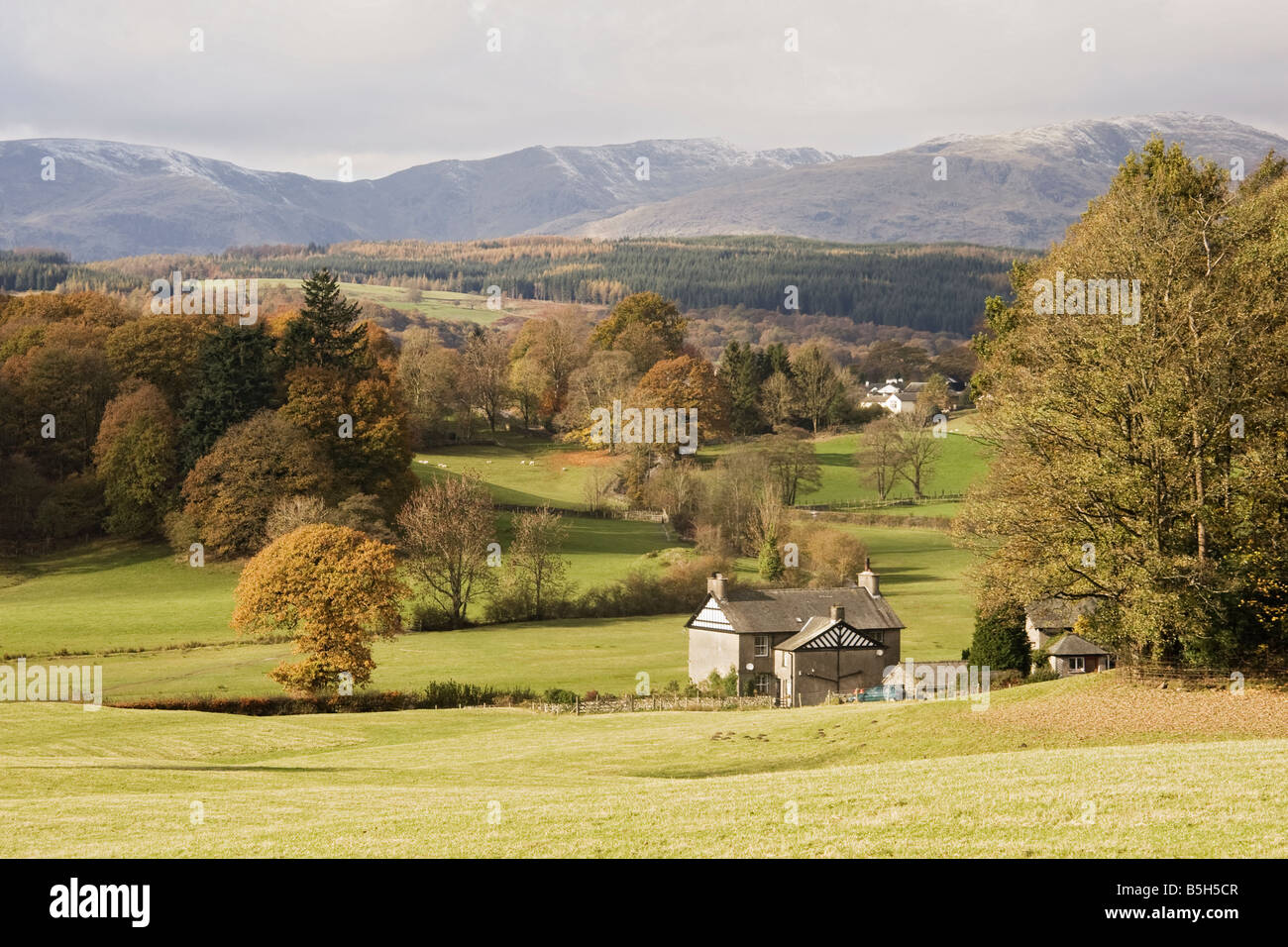 Cottages in the mountains hi-res stock photography and images - Alamy