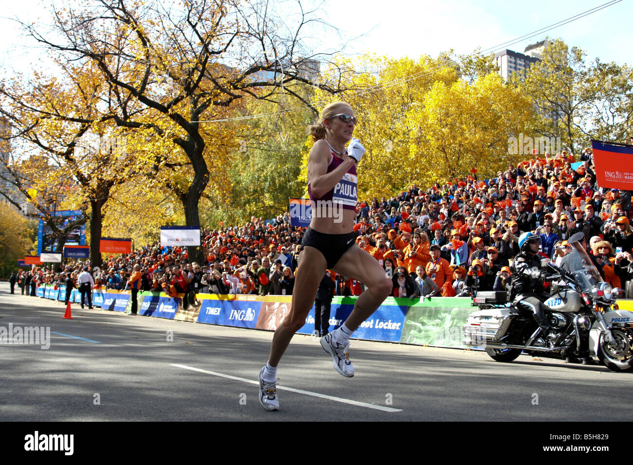 Paula Radcliffe GBR winner in Central Park heading for the finish line during the 2008 New York City Marathon Stock Photo