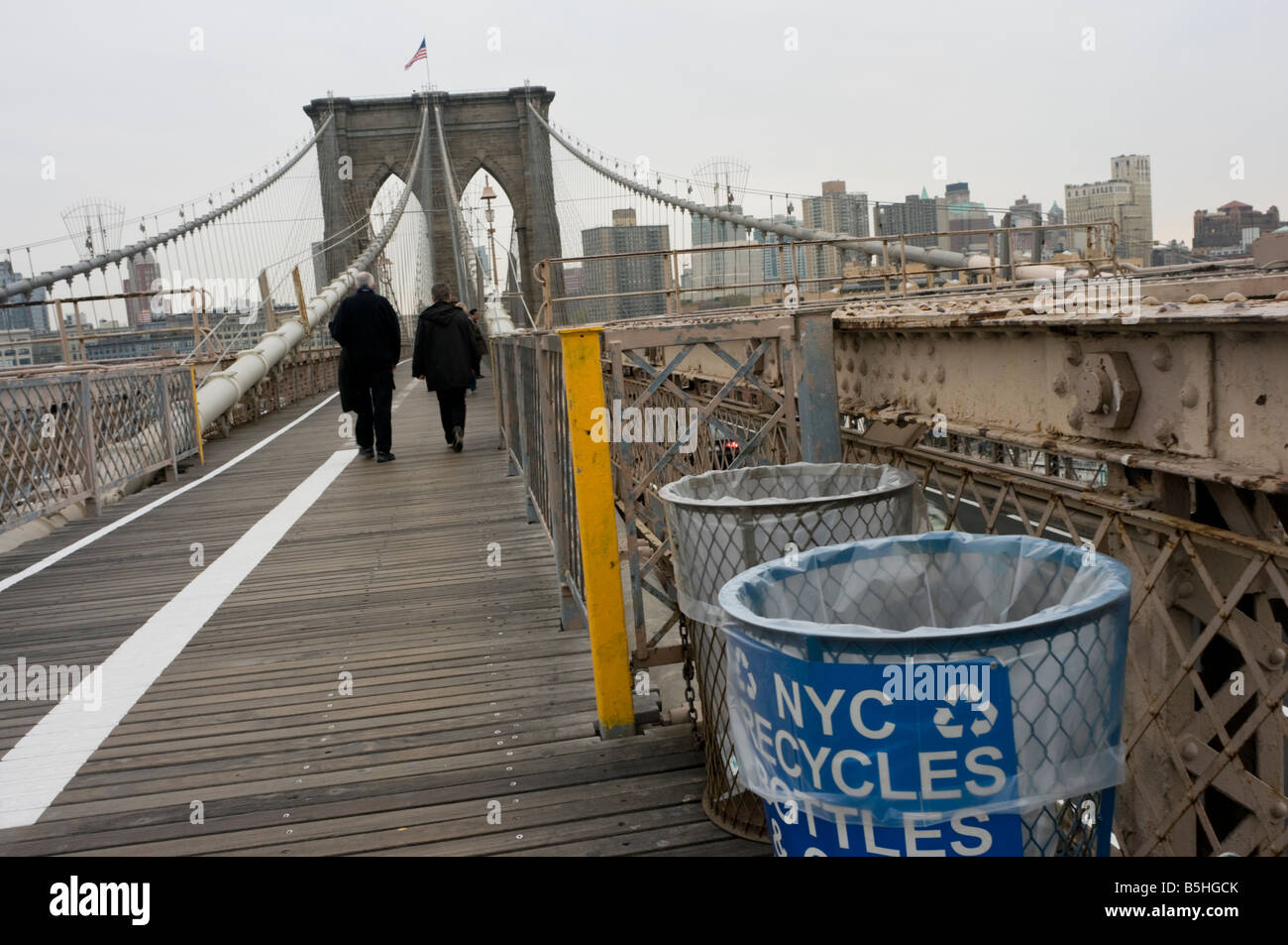 New York NY 3 November 2008 Brooklyn Bridge Public Space recycling Stock Photo