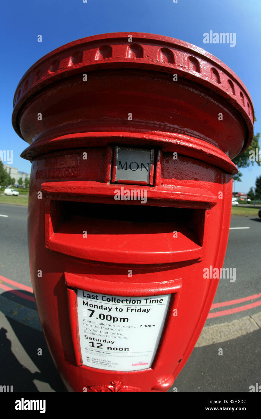 traditional red pillar box Stock Photo Alamy