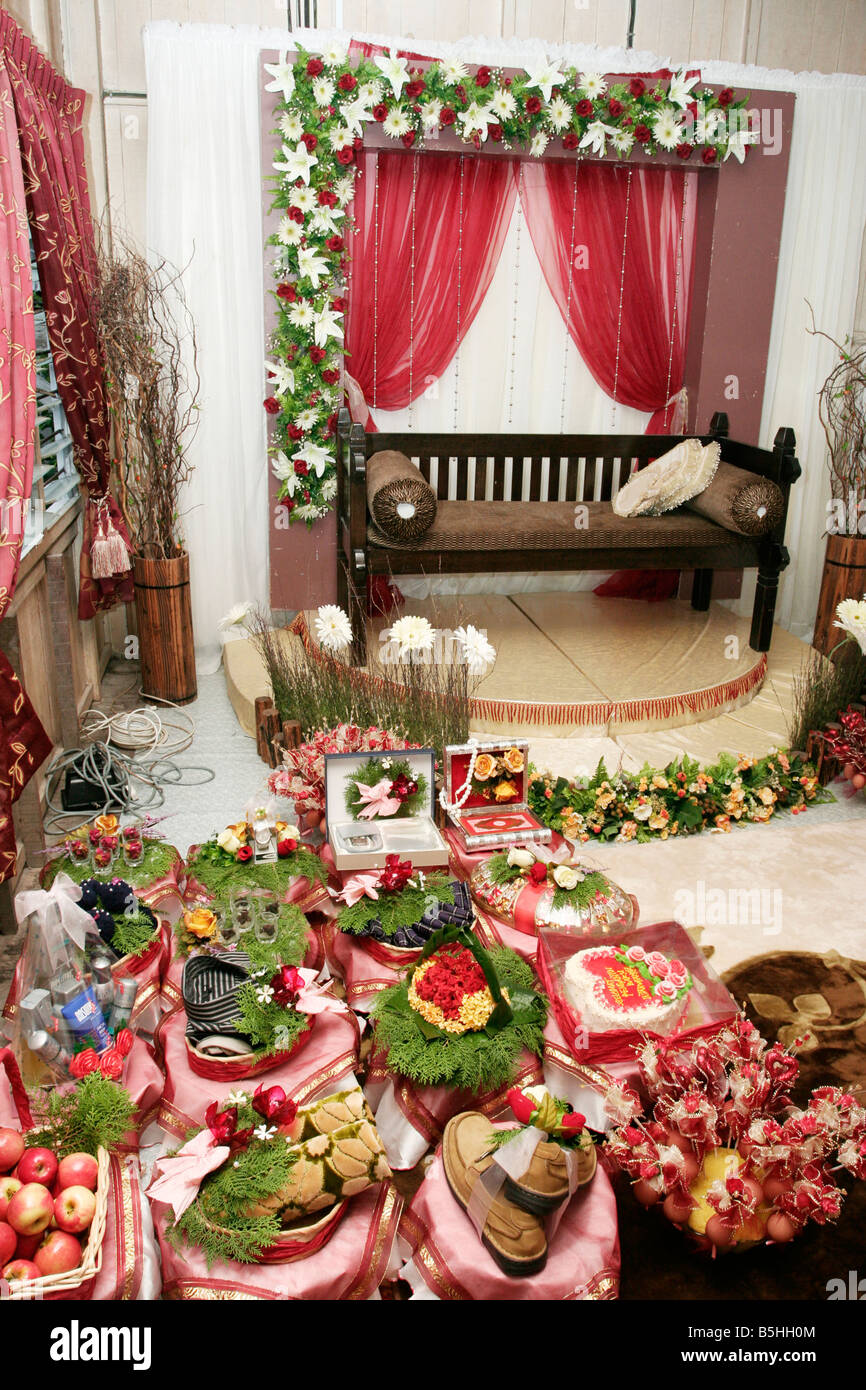 Malay traditional wedding dais hires stock photography and images Alamy