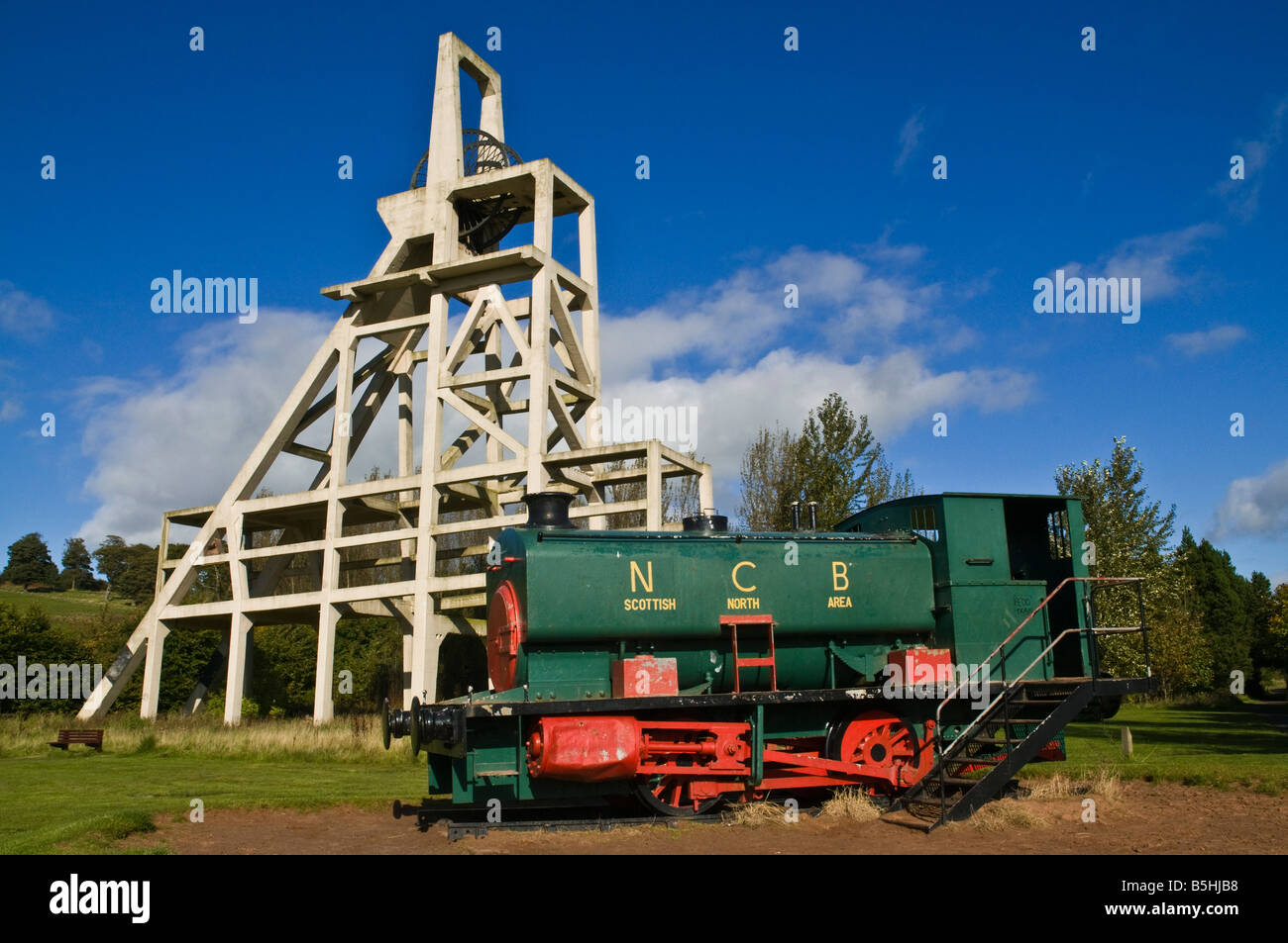 dh Lochore Meadows Country Park BALLINGRY FIFE Old mine shaft pithead