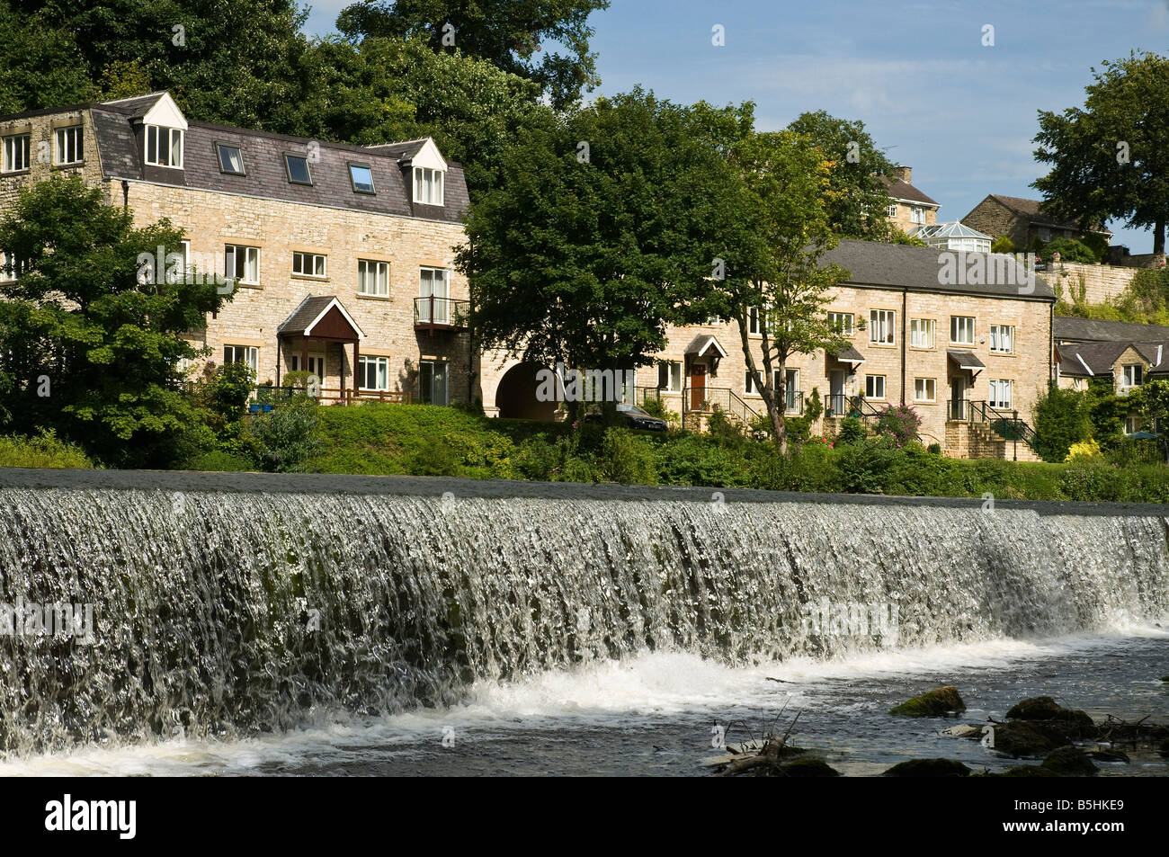 dh River Wharfe BOSTON SPA WEST YORKSHIRE House overlooking River