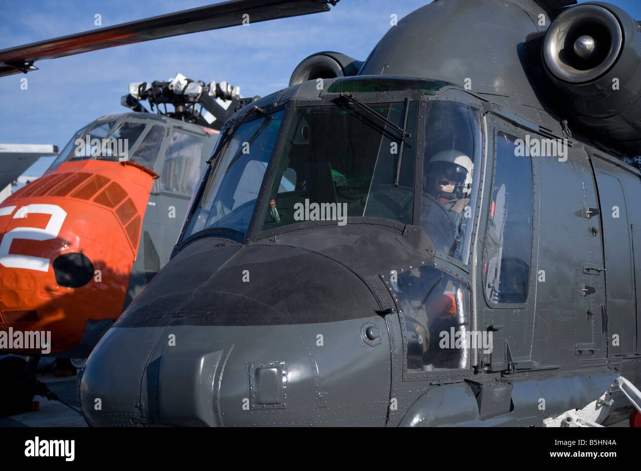 Us navy helicopters hi-res stock photography and images - Alamy
