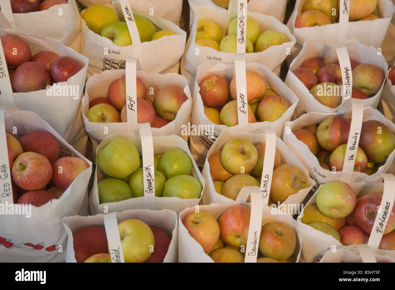 Apples on sale in rural North Carolina, USA Stock Photo