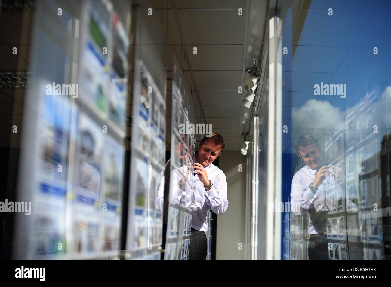 House adverts hires stock photography and images Alamy